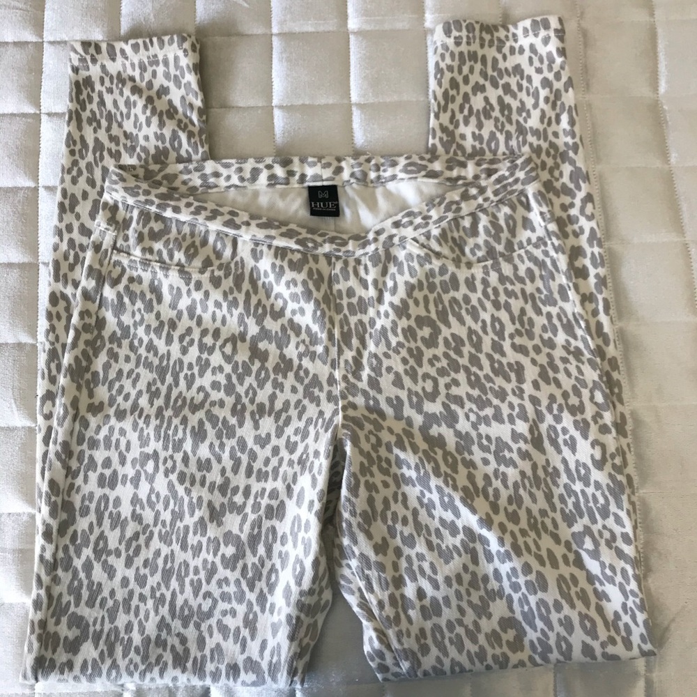 HUE Women’s Gray and White Patterned Pants